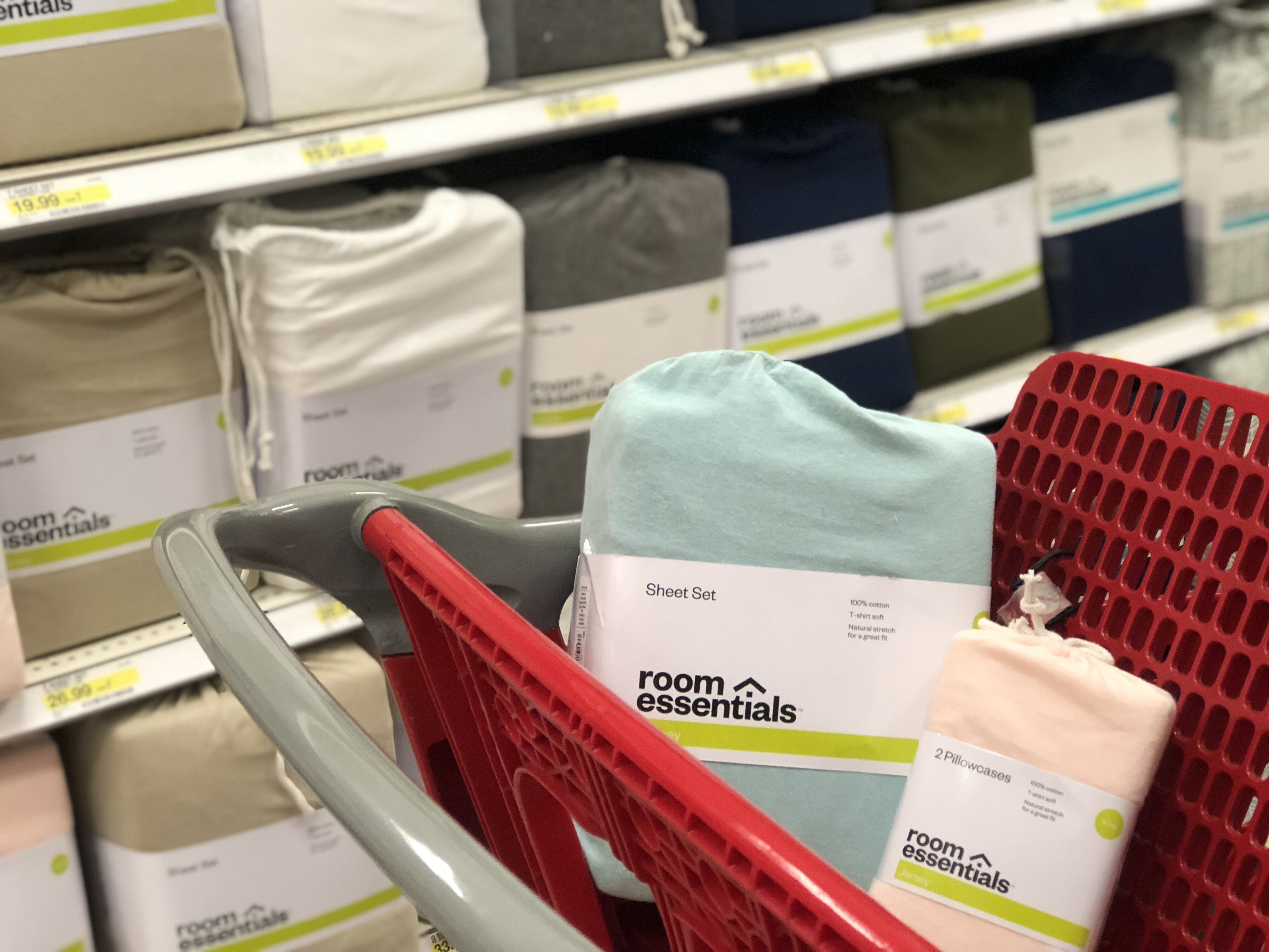 Get ready for college with this back to school moving checklist &ndash; a cart with sheets