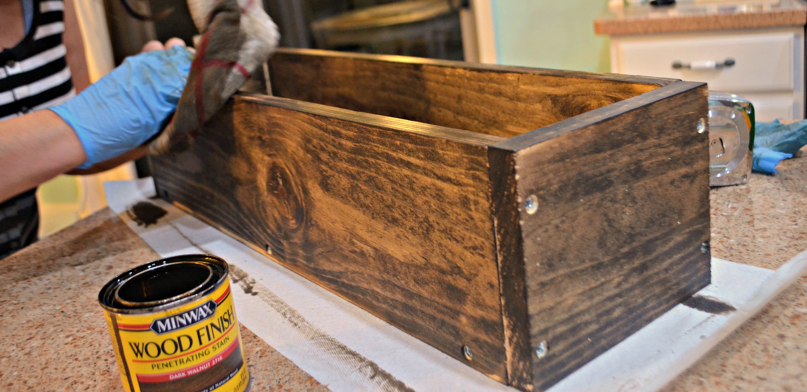 diy rustic farmhouse wood box centerpiece &ndash; staining the box