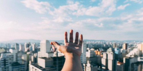 11 Smart Ways to Save Money When You Travel to a New City