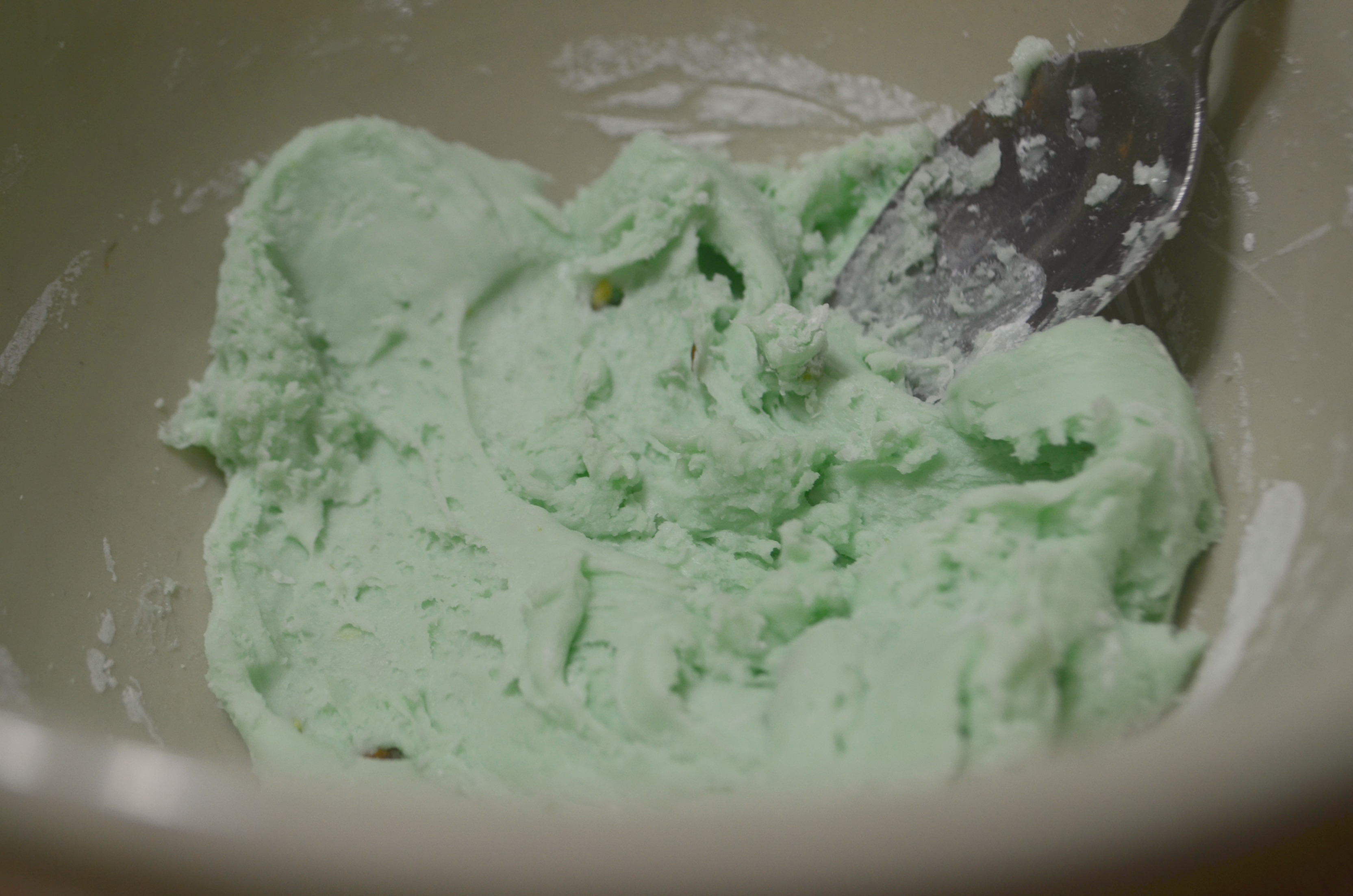 DIY play dough Pudding Slime &ndash; mixing the slime ingredients