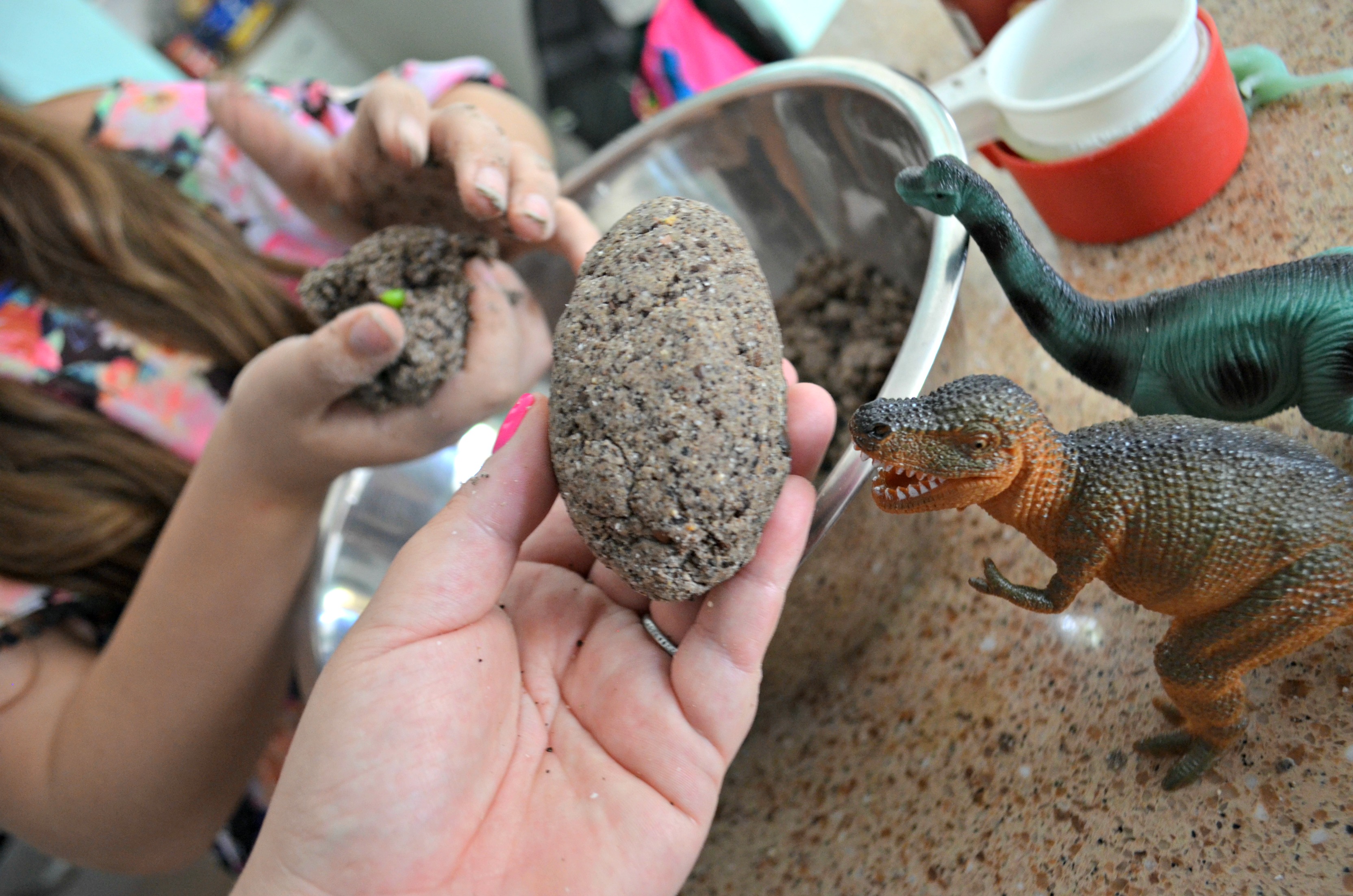 diy dinosaur surprise eggs &ndash; Forming the eggs