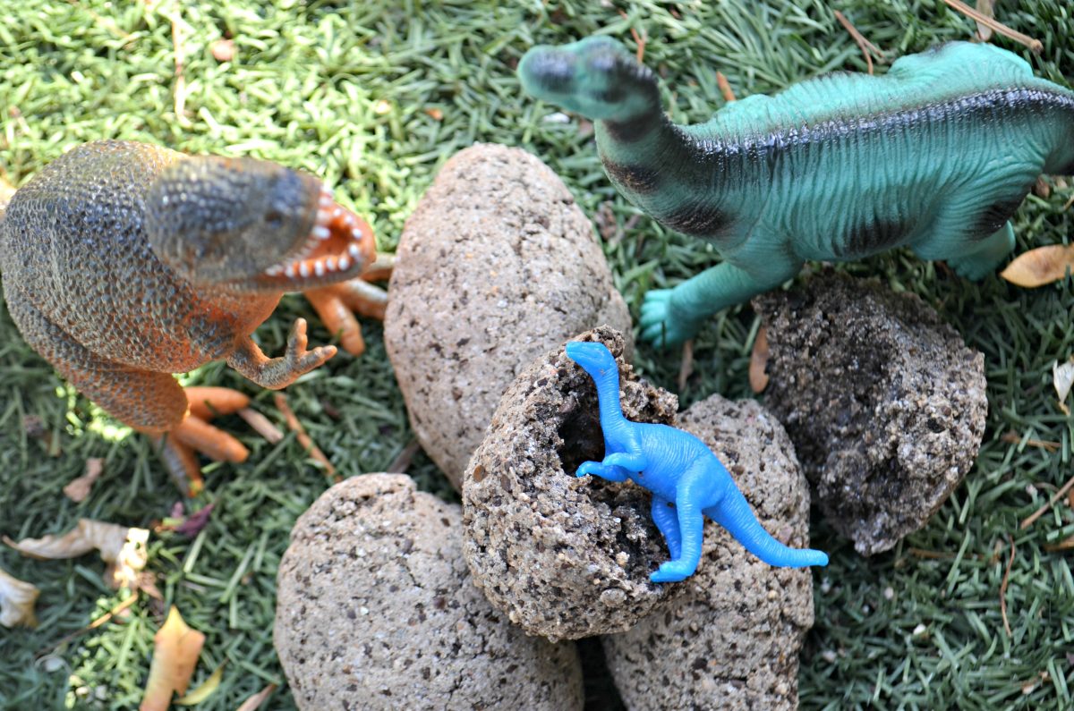 diy dinosaur surprise eggs &ndash; Dinosaurs and eggs in the grass