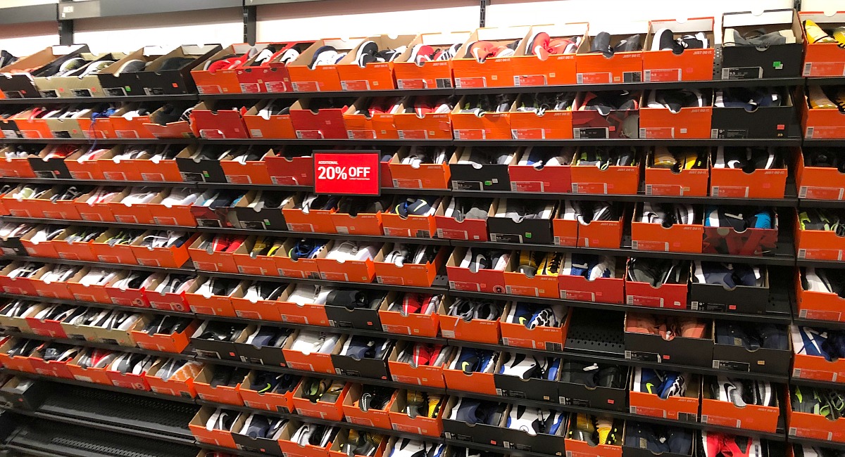 nike best deals and shopping tips &ndash; selection on nike clearance wall at outlet