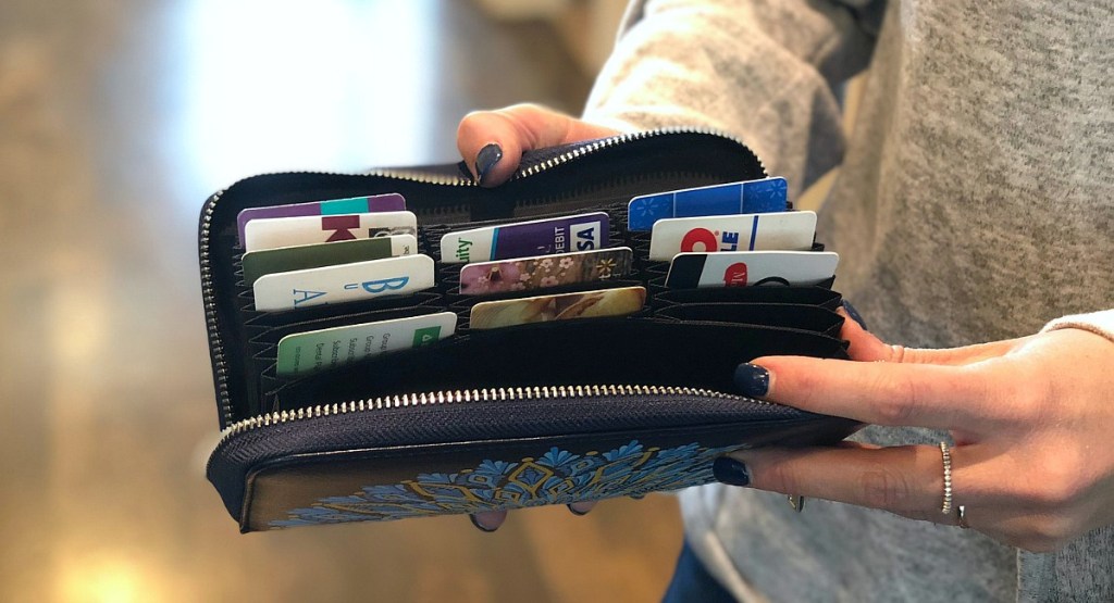 gift guide for women her &mdash; expandable wallet with space for numerous credit cards