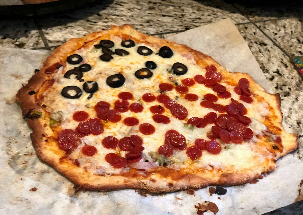 vegetarian meal planning tips for a meat-loving family &ndash; homemade pizza