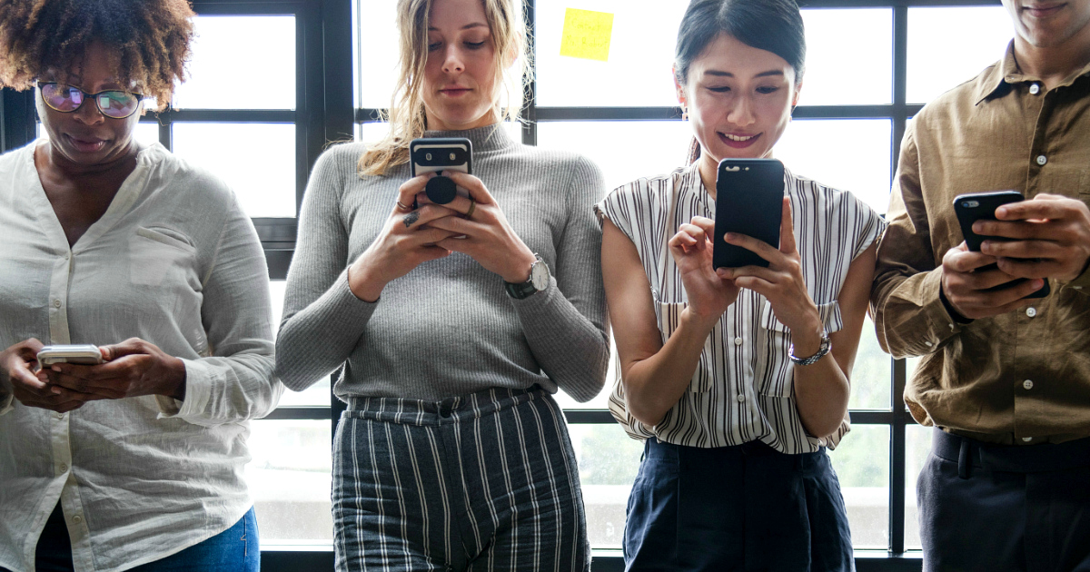 enter to win this vitaminwater contest if you ditch your phone &ndash; people using mobile phones