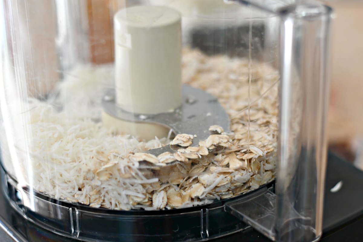 Oatmeal Cookie Dough Energy Bites &ndash; processing oatmeal