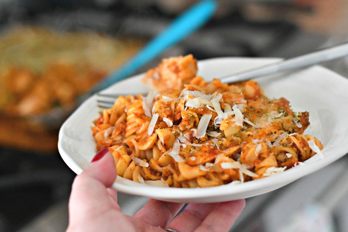 chicken parmesan bake one-pan meal &ndash; plated and ready to serve