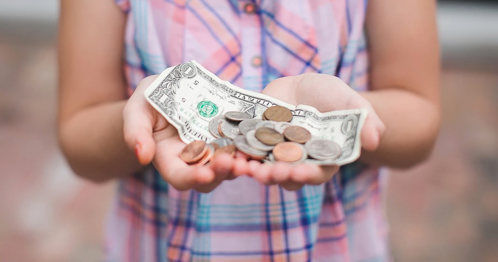girl holding money in hands