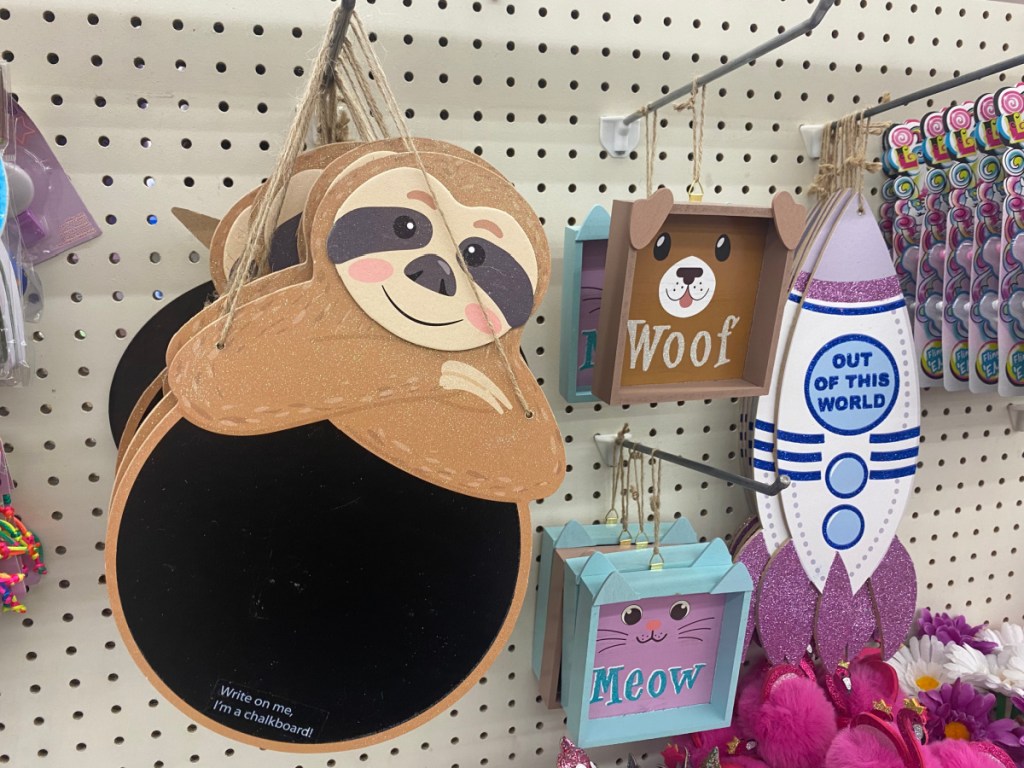 store display of wall decor signs for kids