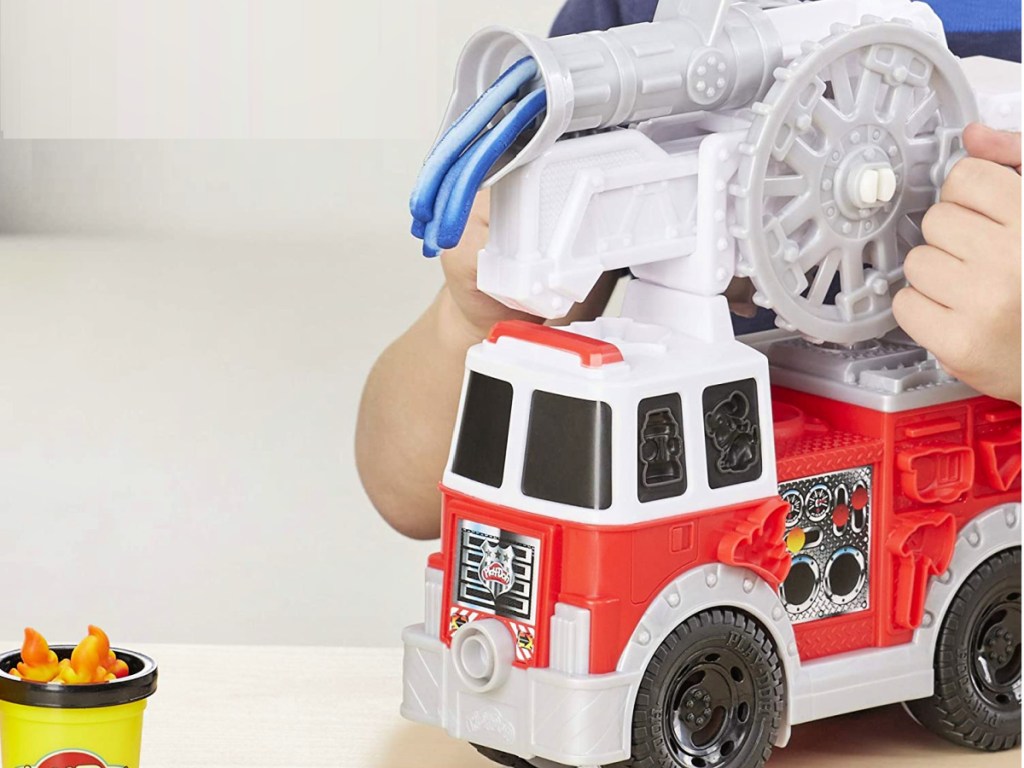 Play-Doh Wheels Firetruck Toy with 5 Non-Toxic Colors Set