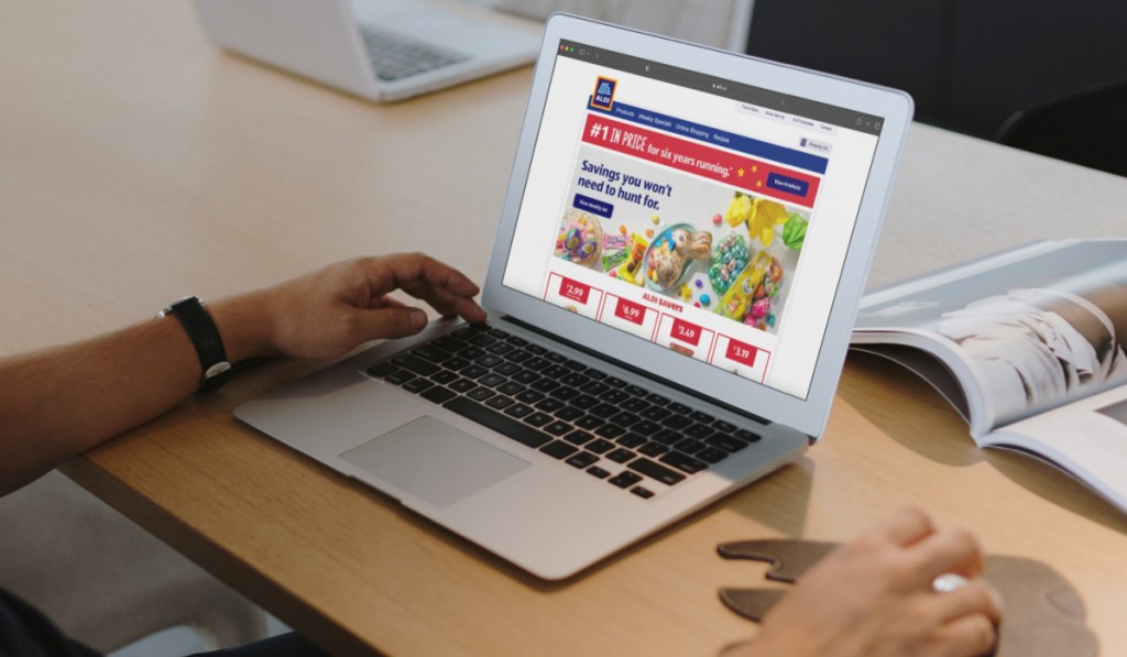 man scrolling on aldi website