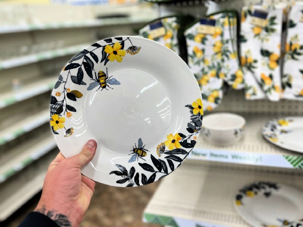 Royal Norfolk Bees 7.5&Prime; Salad Plates