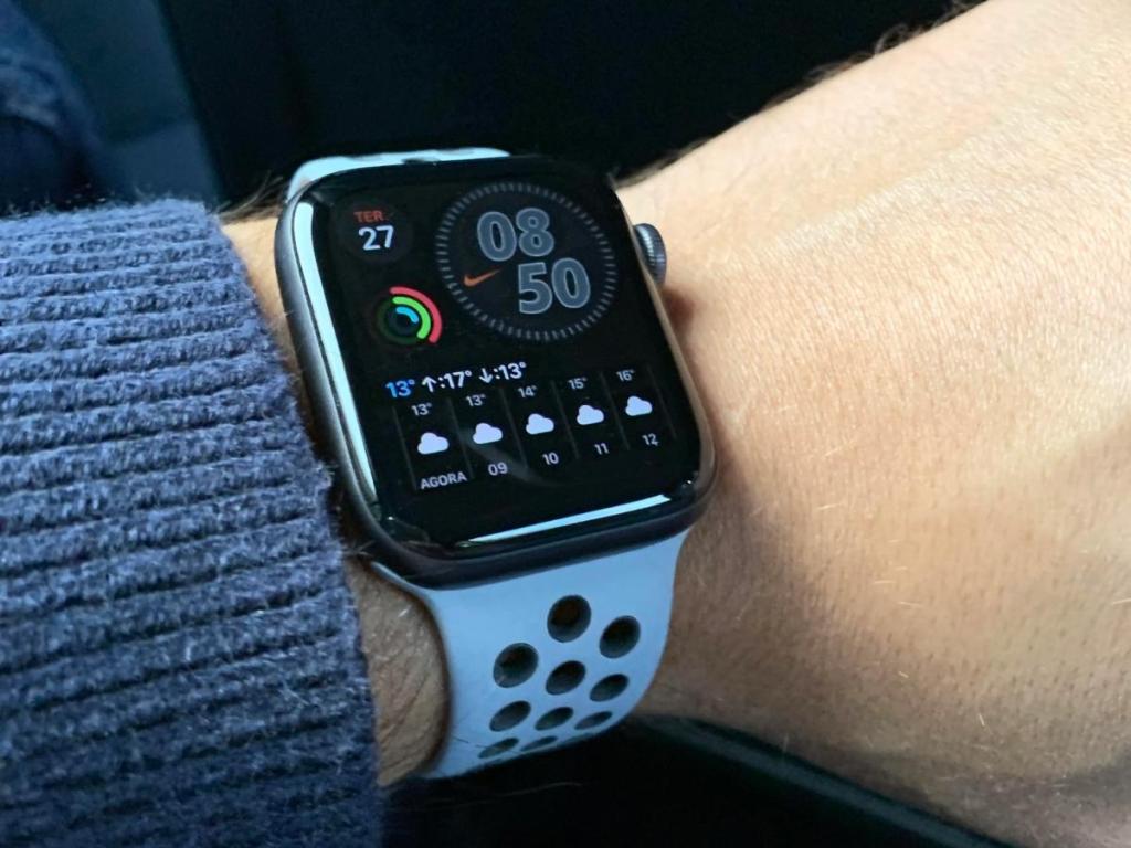 Nike Apple Watch Series 6 in White