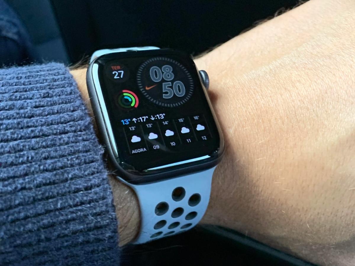 Nike Apple Watch Series 6 in White