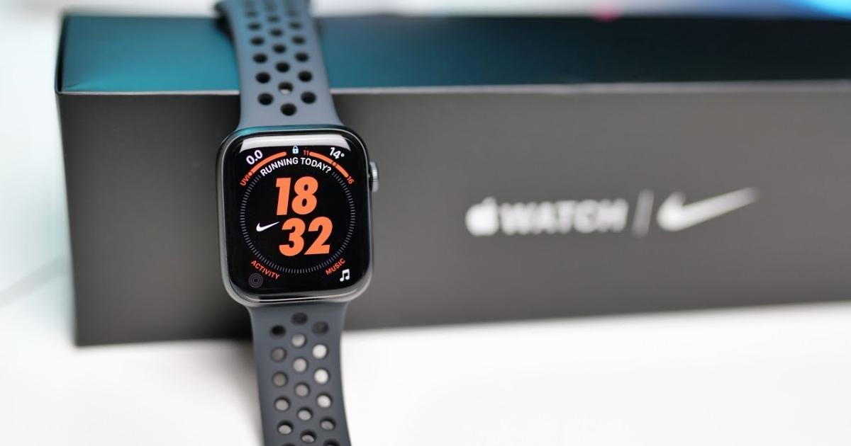 Nike Apple Watch Series 6 in Space Gray