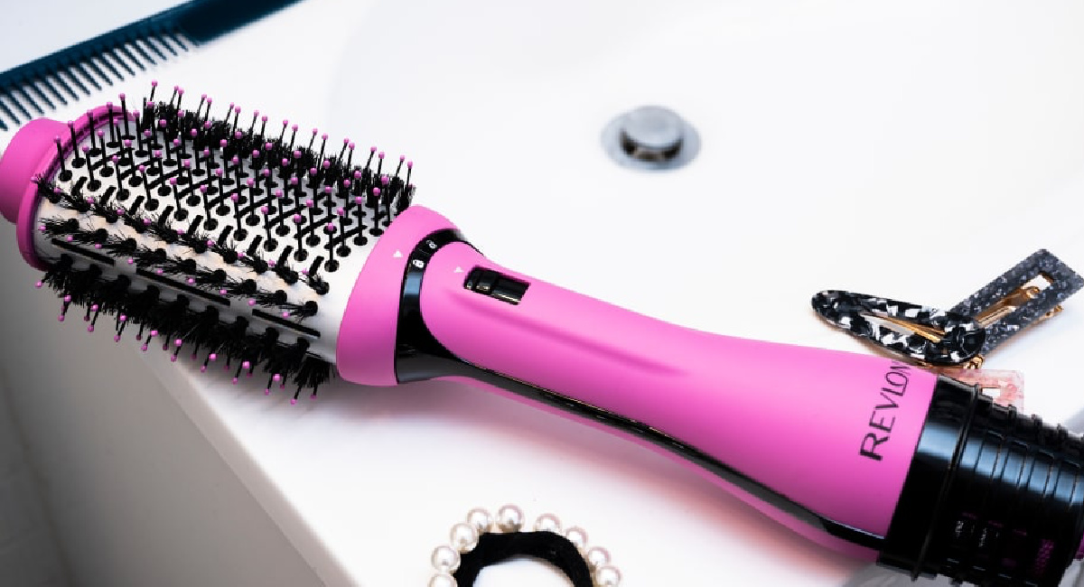 Revlon One Step Volumizer Plus Hair Dryer Brush 2.0 in Pink&nbsp;