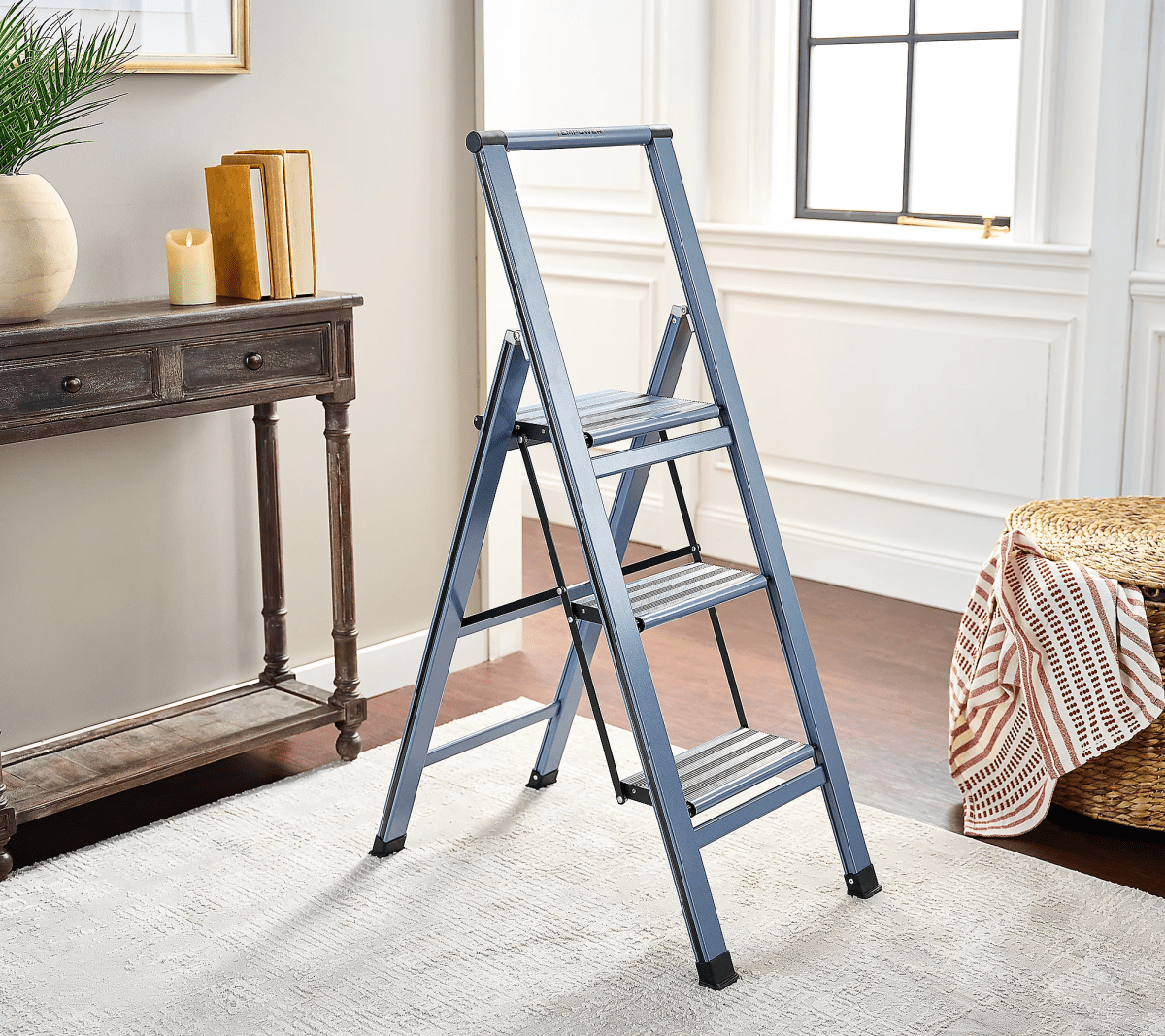 The EMPOWER Ultraslim Lightweight Ladder from QVC
