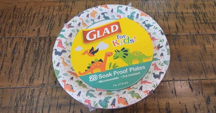 a pack of Glad kids plates with dinosaurs on them