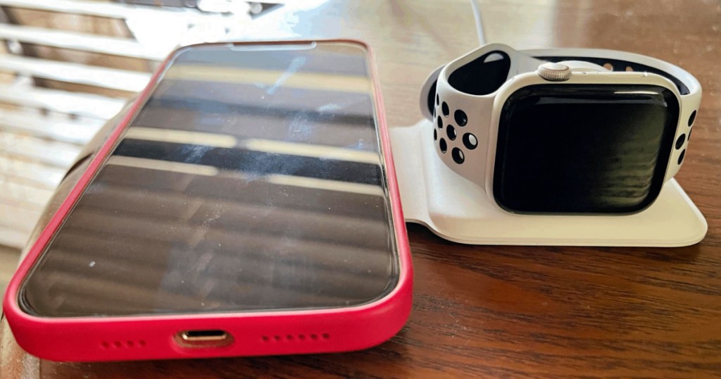 Apple MagSafe Duo Phone Watch