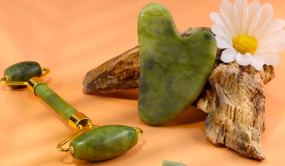 BAIMEI Gua Sha Stone & Jade Roller Bundle in Green