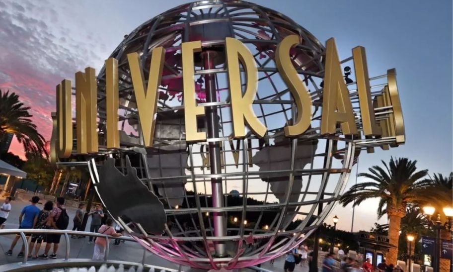 universal studios theme park entrance