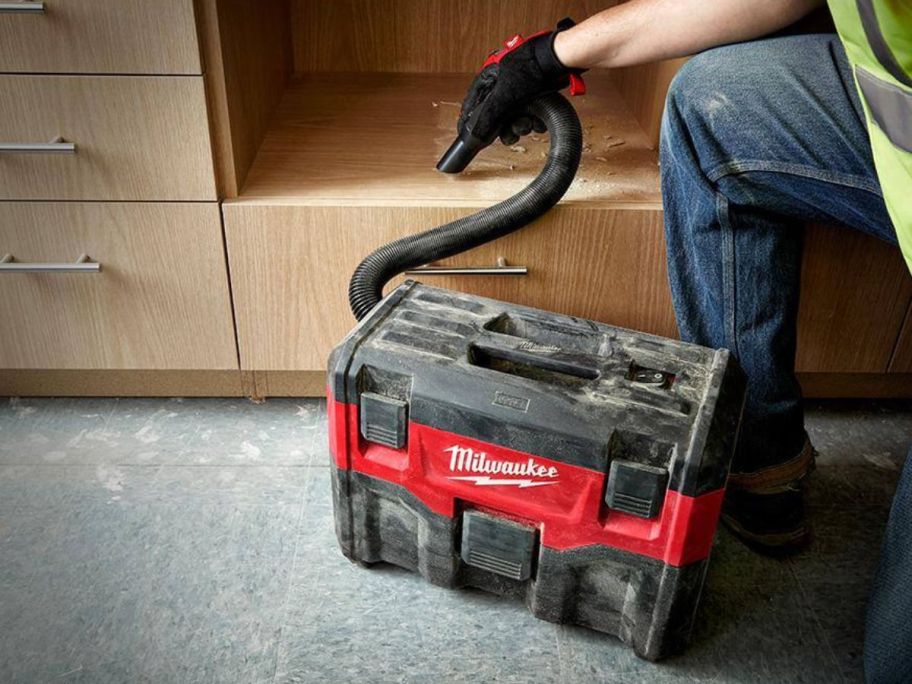 Milwaukee M18 Cordless 2-Gallon Wet/Dry Vacuum w/ 2Ah Battery&nbsp;