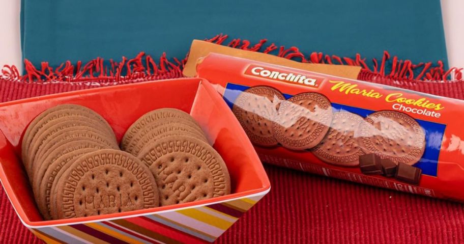 Conchita Chocolate Maria Cookies on table
