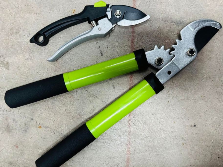 Tree Trimming Garden Tool Set with loppers or gardening shears