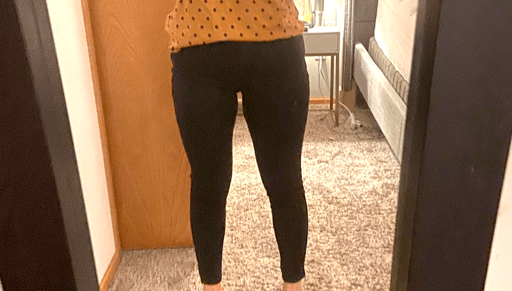 woman wearing black jeggings 