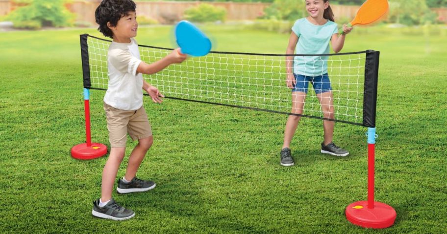 kids playing pickleball