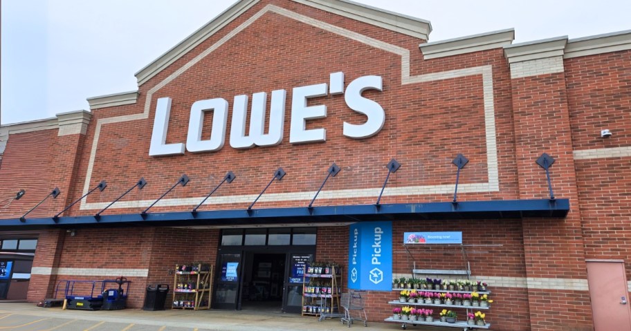the exterior front of a Lowe's store