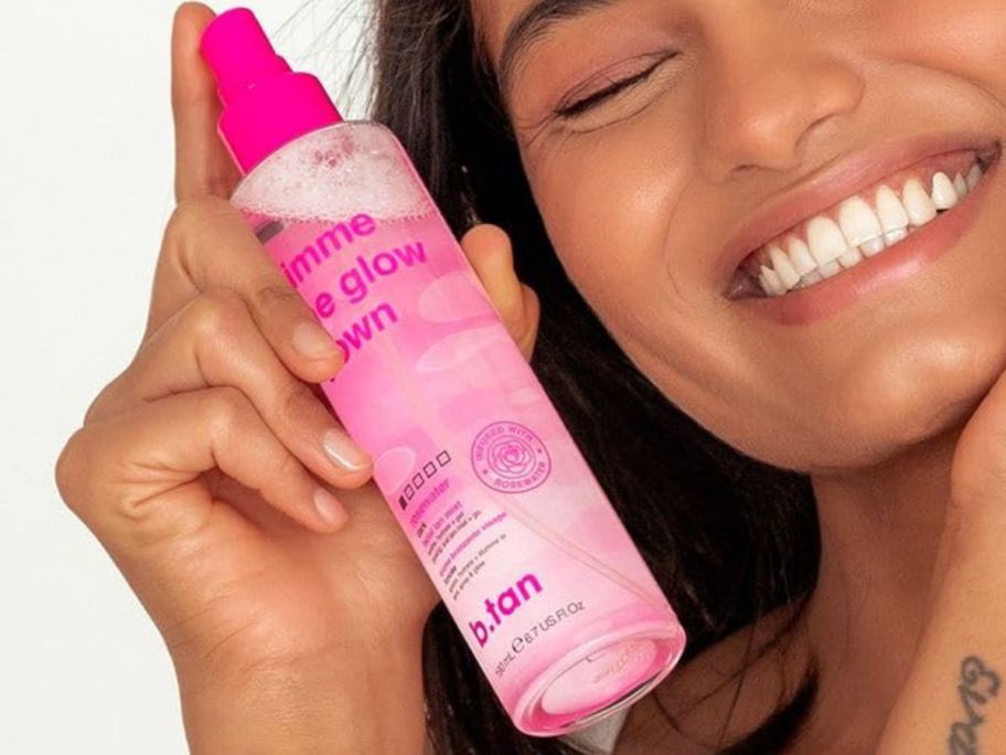 woman holding b. glow tanning mist