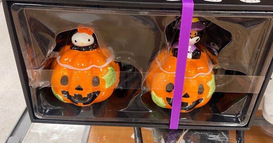 hello kitty halloween mugs in box