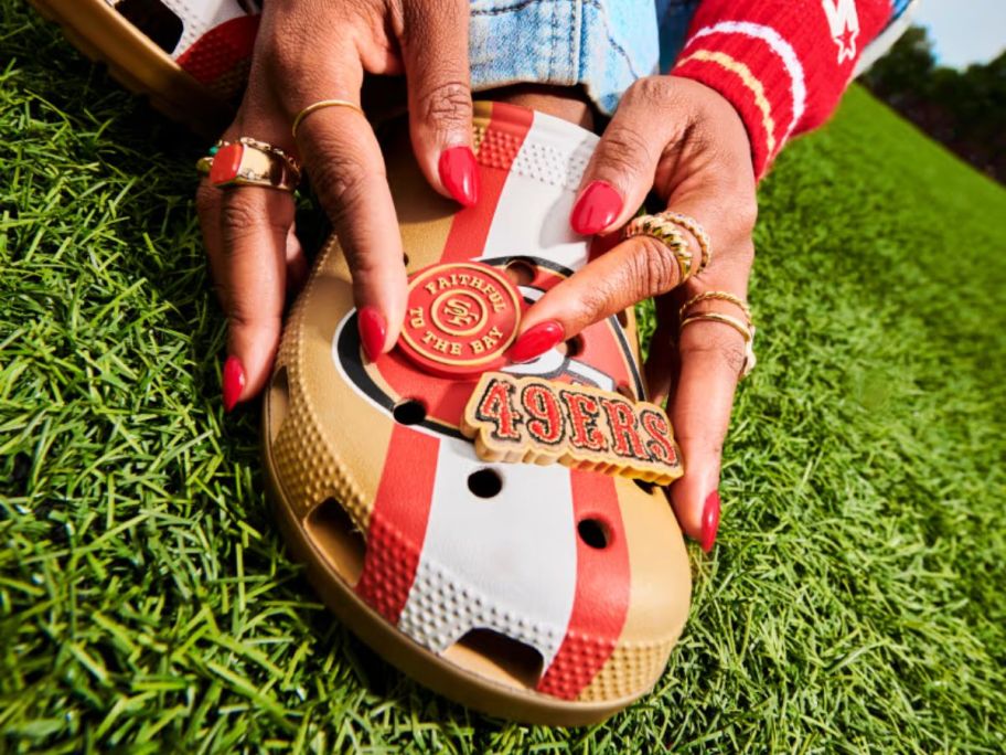 Woman wearing 49ers Crocs