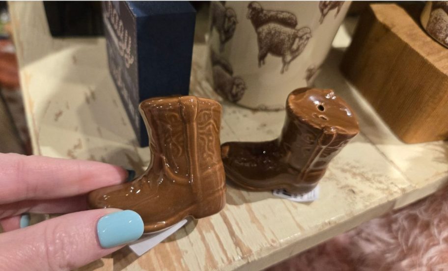 Cracker Barrel Salt & Peper Shakers