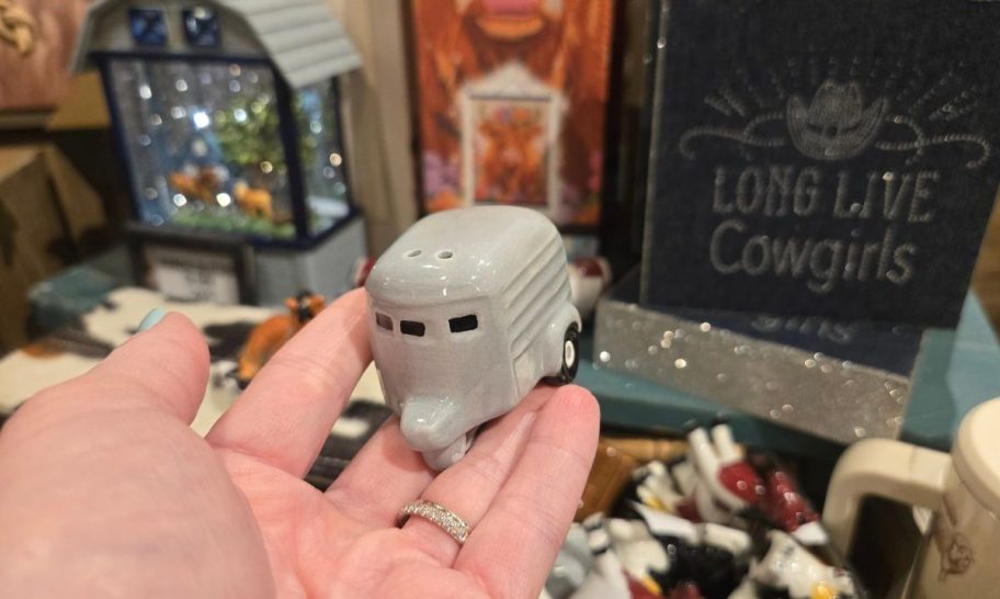 Cracker Barrel Mini Horse Trailer Shaker