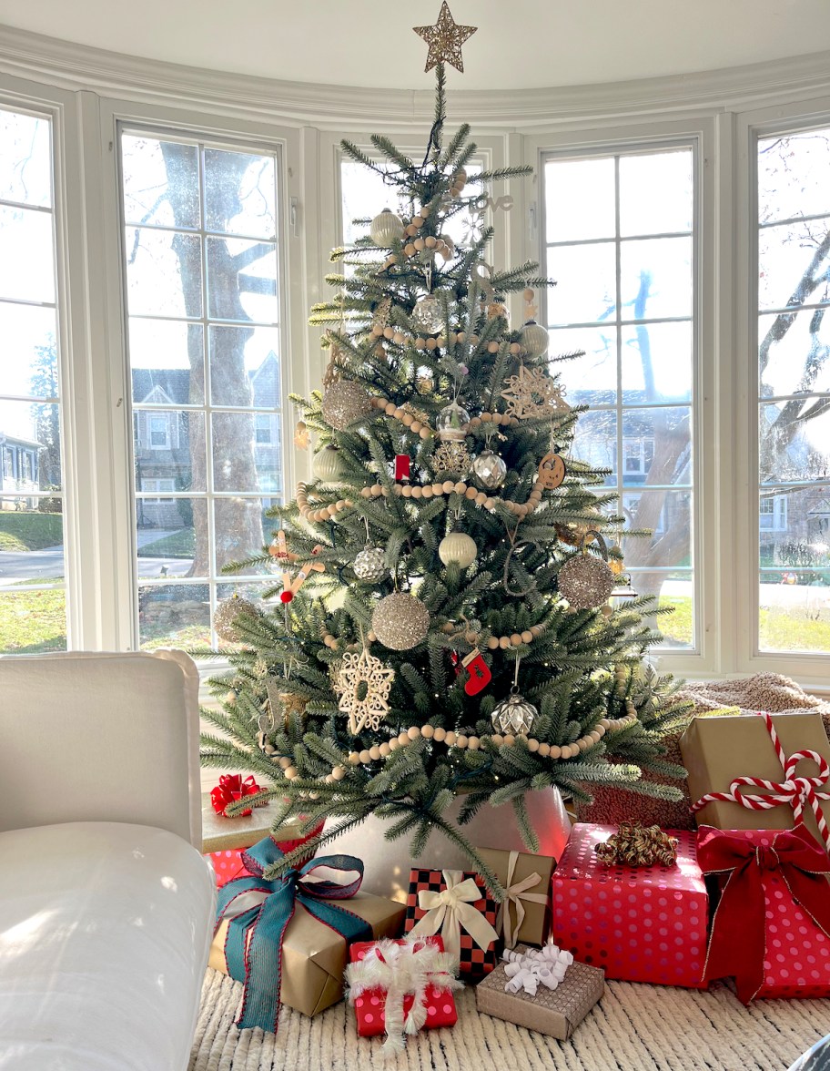 christmas tree with red present and white bows