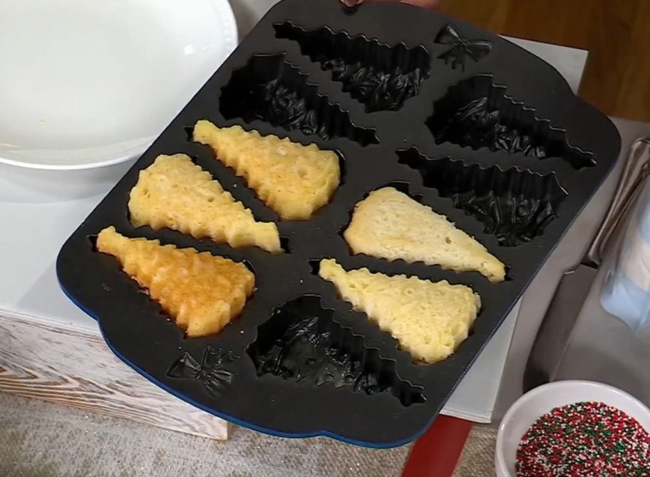 christmas tree cakelet pan with five cakes in it