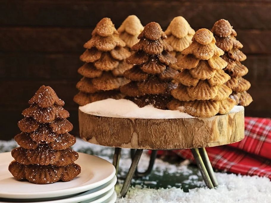 christmas tree cakelets on plates