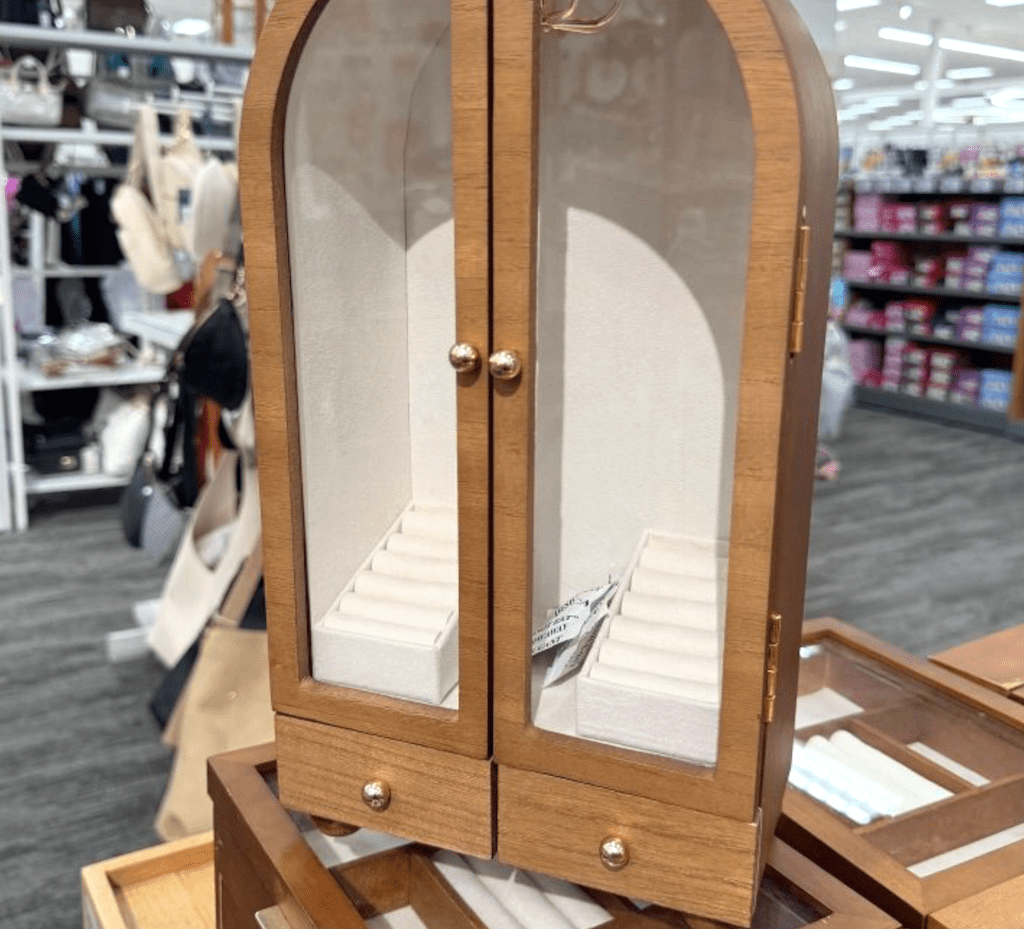 Jewelry organizer 