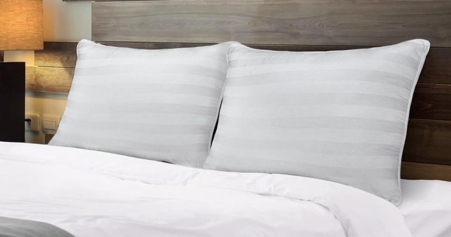 Queen Size Bed Pillows 2-Pack JUST $17.99 on Amazon (Reg. $80)