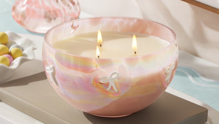pink bowl candle with bow design