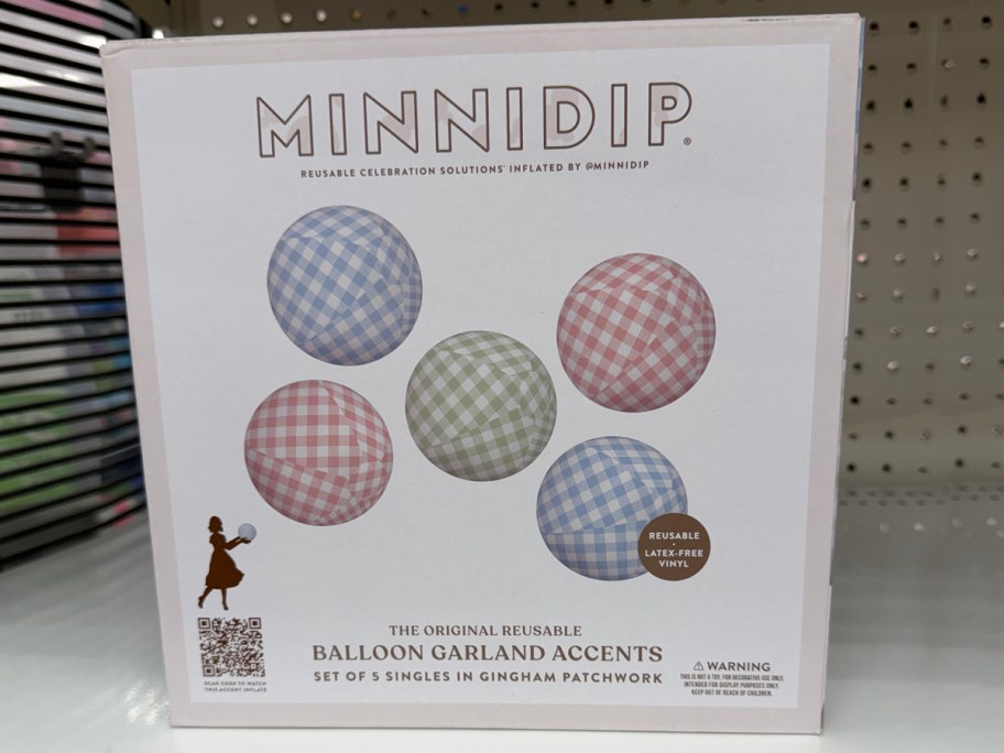 Minnidip Balloon Garland Accents in Gingham Patchwork