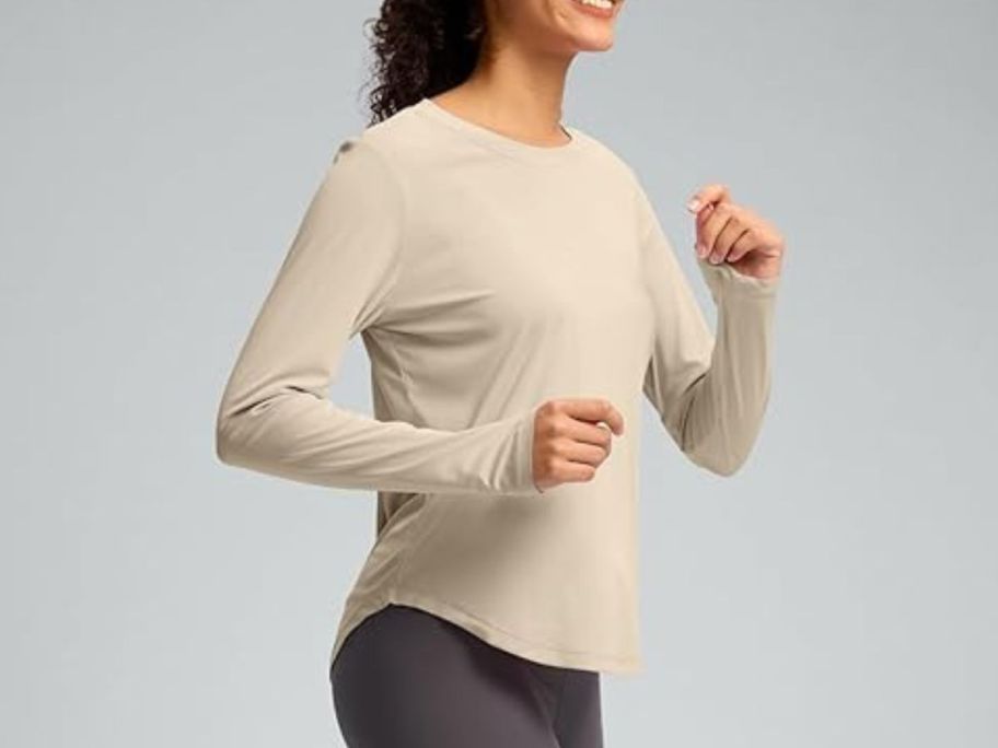 woman wearing Soothfeel Women's UPF 50+ Rash Guard