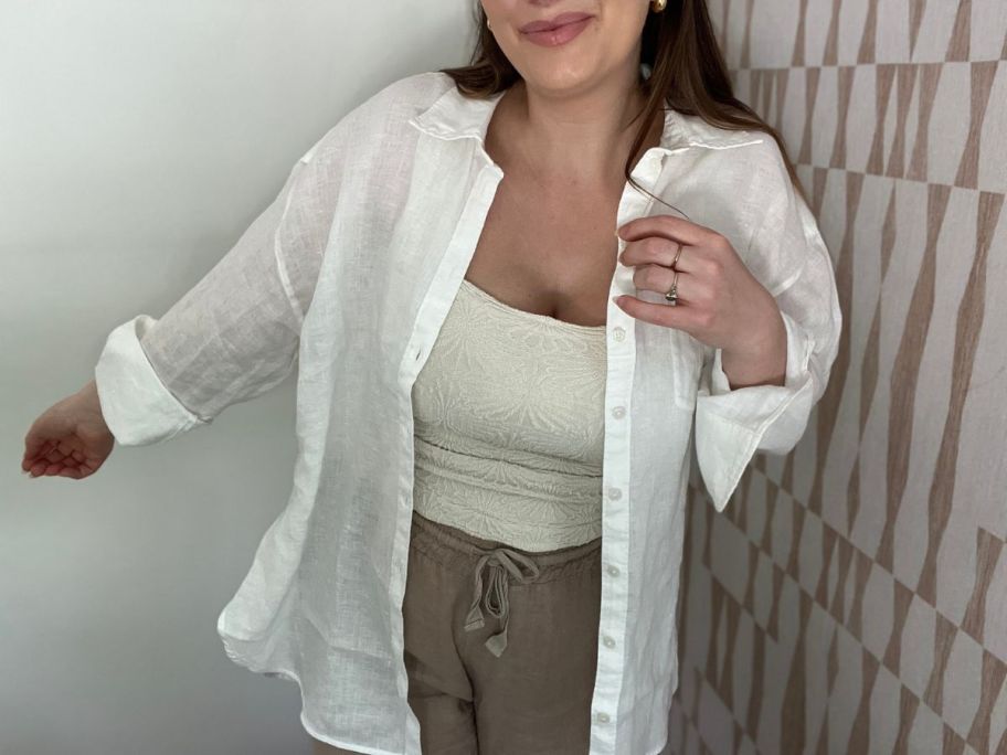 sara wearing Anthropologie Bennet 100% European Linen Buttondown Shirt