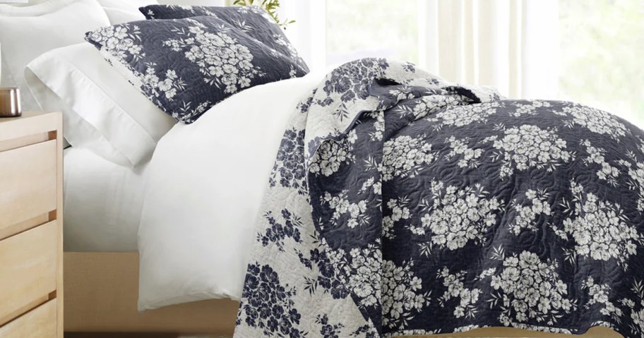 blue and white quilt and pillow shams on bed