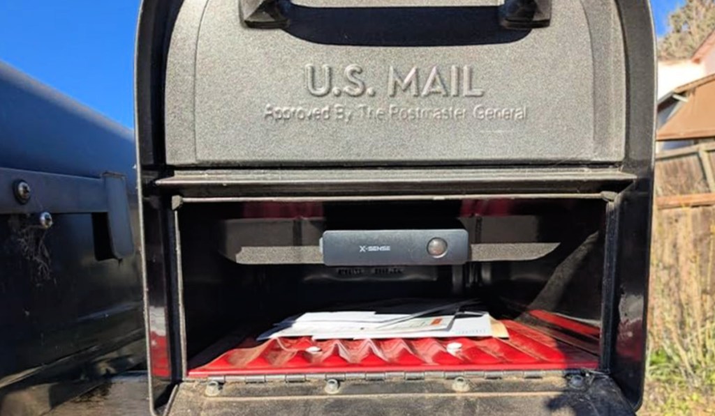 Alarm installed inside black US mailbox